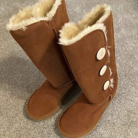 High Ugg Boots With Fur - Picture 4 of 5